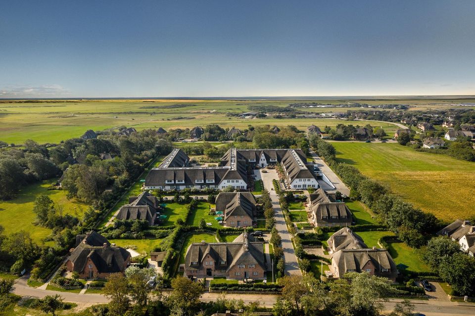 Das Gelände des „Severin’s“ Resort und Spa“ fügt sich harmonisch ein in die Dünenlandschaft der Insel