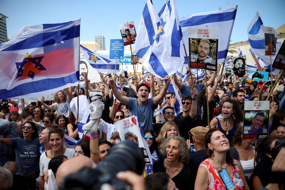 Auf dem Geiselplatz in Tel Aviv feiern Tausende die Rückkehr der letzten lebenden Geiseln aus den Händen der Hamas – und den Mann, der ihre Freilassung ermöglichte: US-Präsident Donald Trump