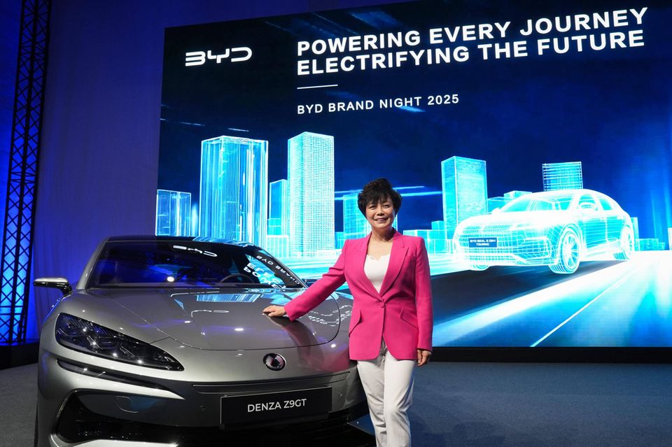 Stella Li treibt mit Strategie und Einsatz die globale Expansion des Elektroautobauers BYD aus China voran