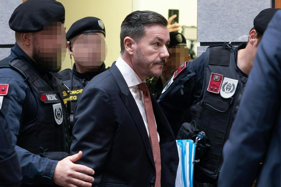 René Benko auf dem Weg in den Gerichtssaal