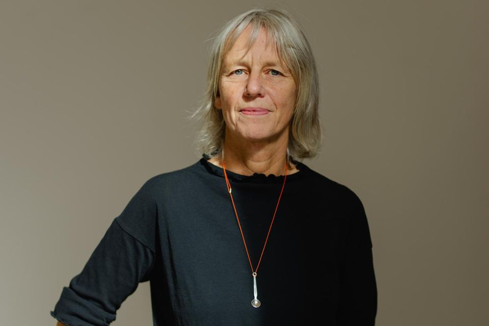Kunst: Petra Hesse ist Direktorin des Museums für Angewandte Kunst Köln, dessen Sammlung Schmuck aus 7000 Jahre Menschheitsgeschichte umfasst Petra Hesse ist Direktorin des Museums für Angewandte Kunst Köln, dessen Sammlung Schmuck aus 7000 Jahre Menschheitsgeschichte umfasst