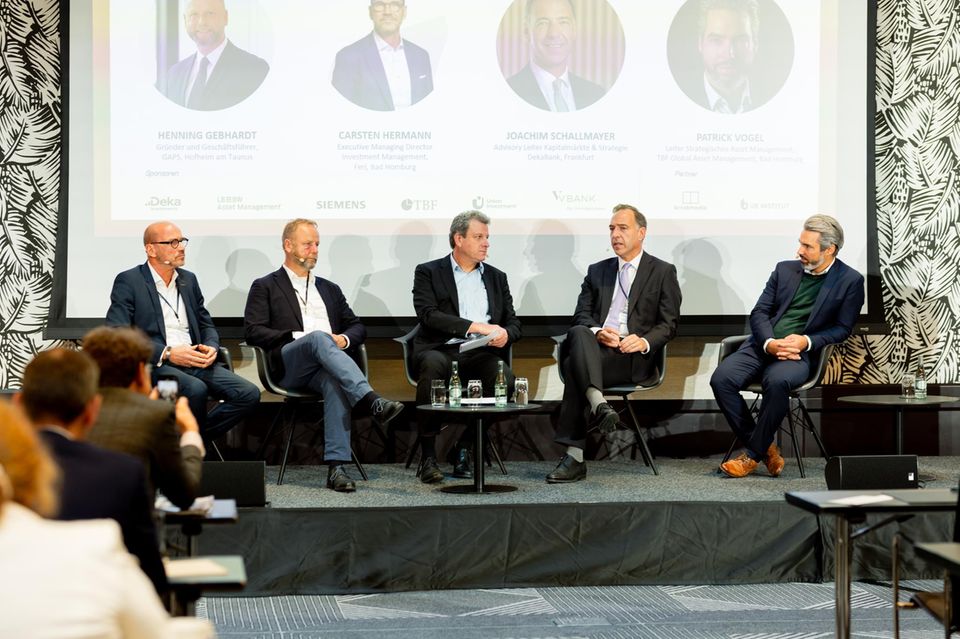 Experten diskutieren beim Vermögensaufbau-Gipfel über den Kapitalmarkt-Ausblick