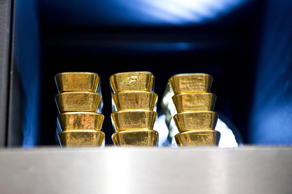 Goldbarren in einem Schließfach