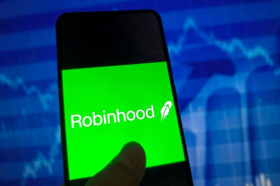 Ein Robinhood-Logo vor einem Aktienkurs