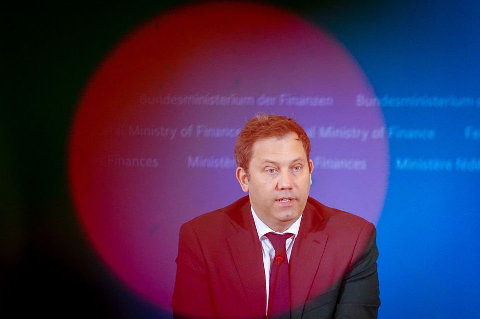 Finanzminister Lars Klingbeil bei einer Pressekonferenz
