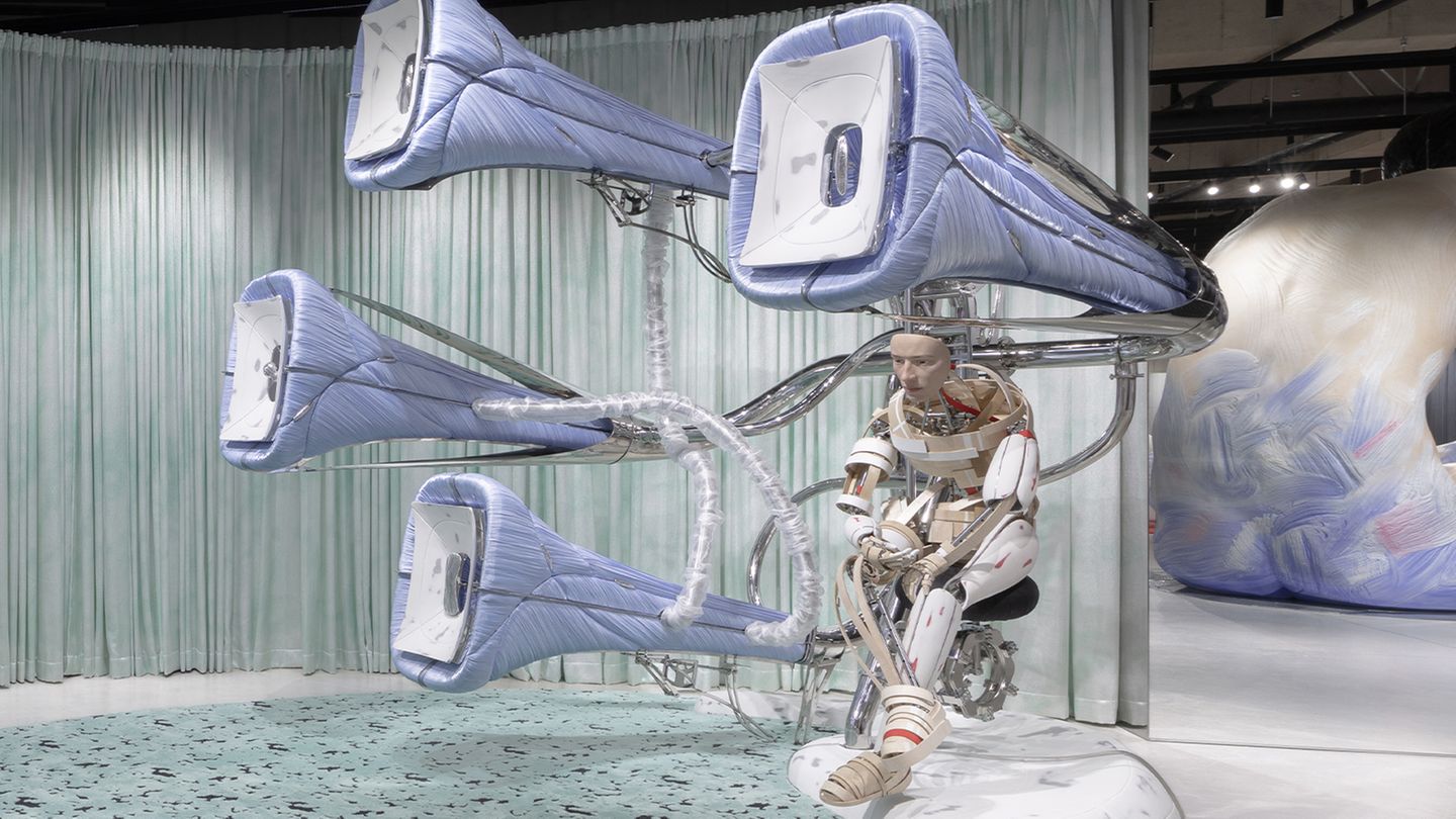 Von-Korea-lernen-Neue-Materialschlacht-Warum-Luxusmarken-auf-Spektakel-Stores-setzen-Capital-