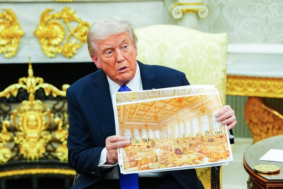 Präsident Donald Trump zeigt eine Innenansicht des neuen Ballsaals im Weißen Haus