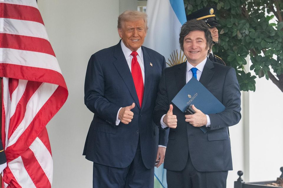Javier Milei (rechts) Mitte Oktober bei Donald Trump im Weißen Haus Javier Milei (rechts) Mitte Oktober bei Donald Trump im Weißen Haus