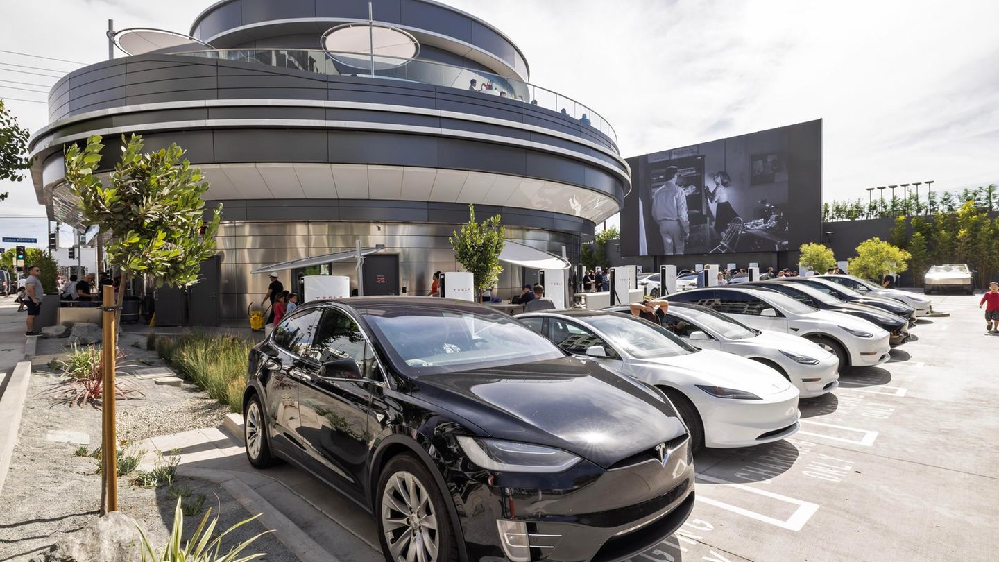 “We have completely sold Tesla,” says investor Baillie Gifford