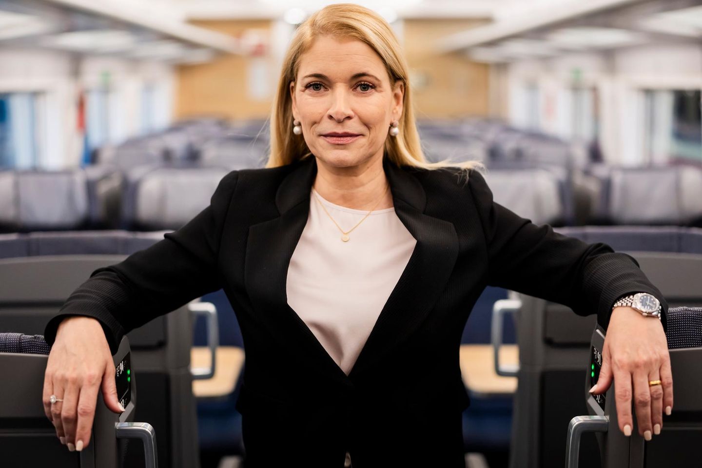 deutsche-bahn-so-will-evelyn-palla-die-bahn-aus-der-krise-f-hren