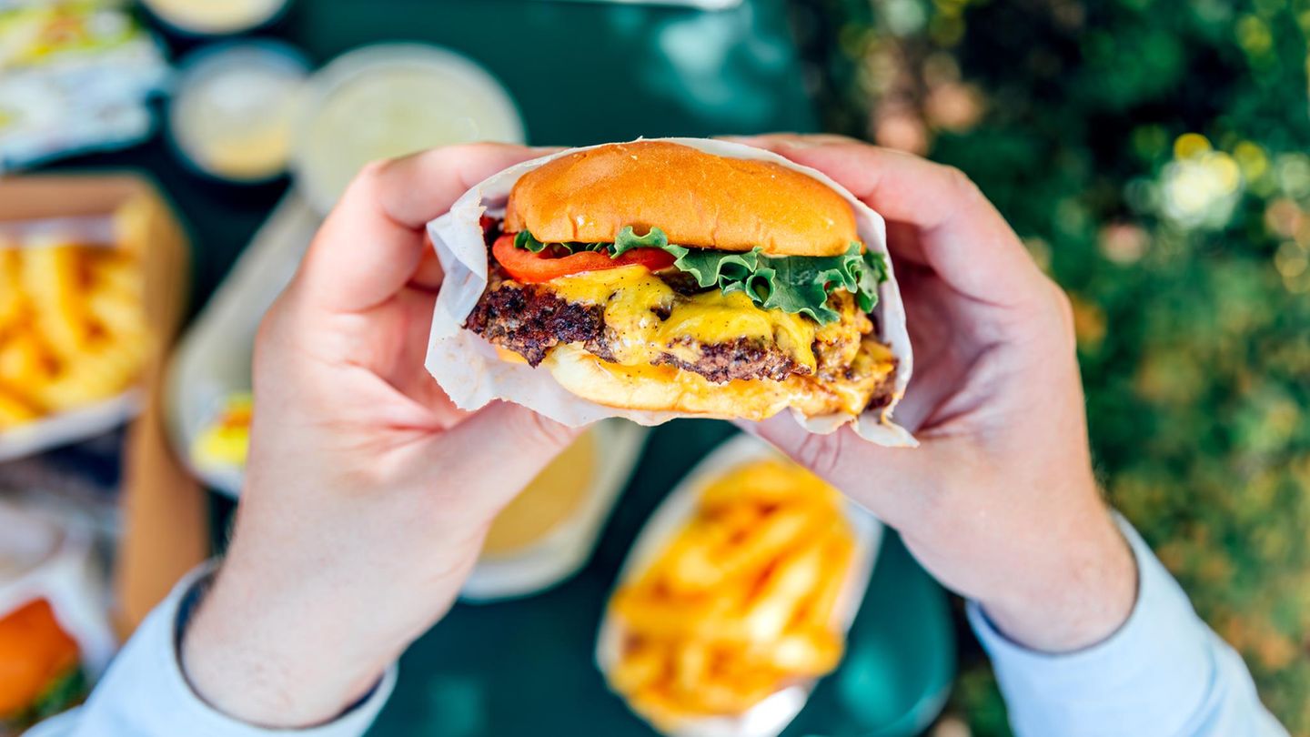 Restaurant-Strom-Bahn-Was-2026-alles-teurer-wird-und-was-billiger-Capital-