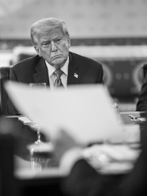 Donald Trump hört Benjamin Netanjahu zu