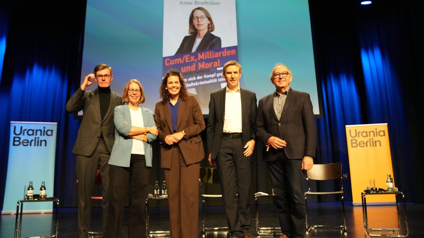 Crashkurs-Vier-B-cher-ber-die-illustre-Welt-der-Superreichen