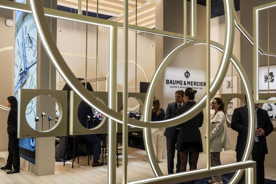Als Teil der Ãbergangsphase des Deals ist die Teilnahme von Baume & Mercier an der Fachmesse Watches and Wonders im April 2026 noch gesichert