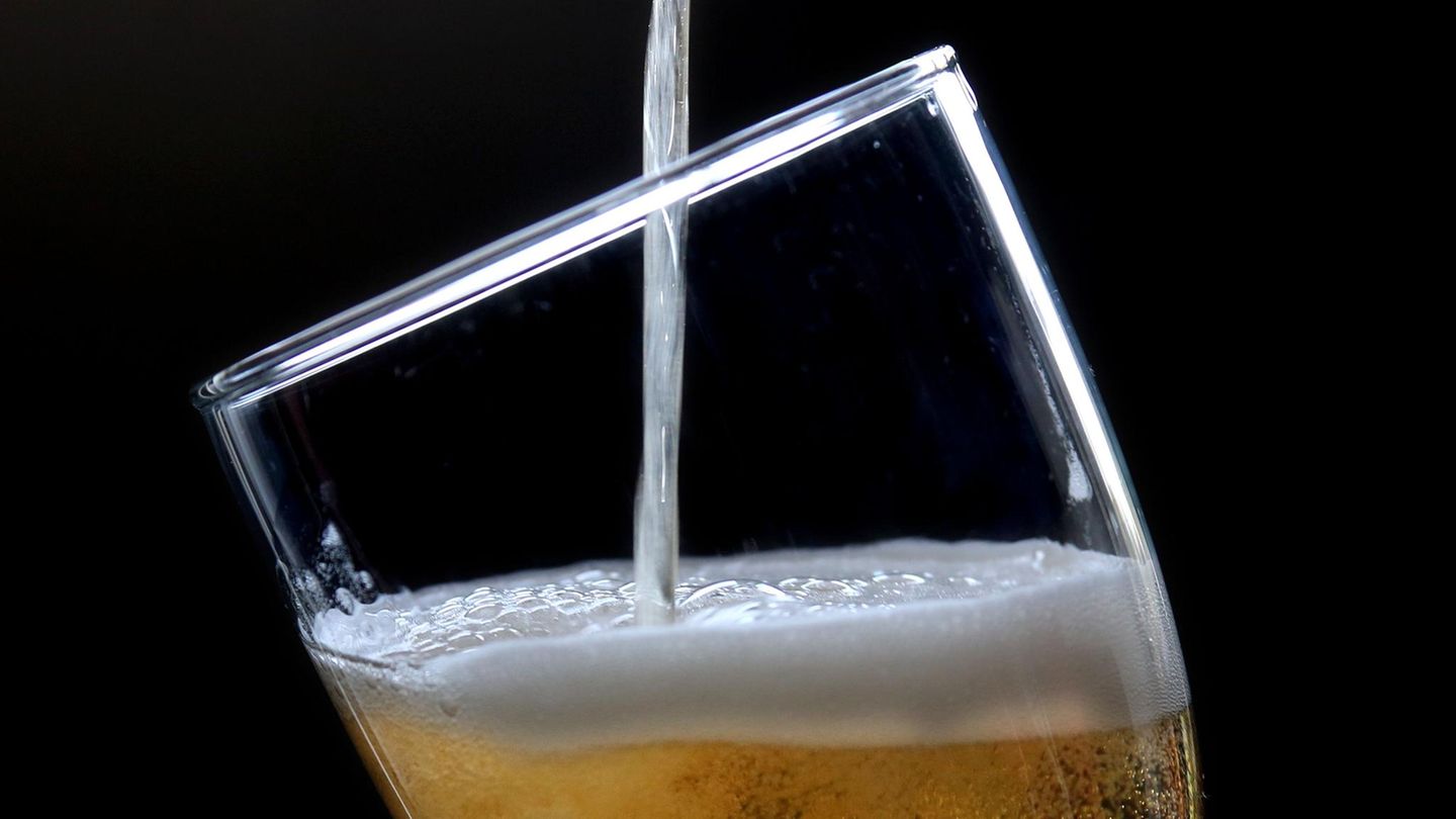 Brauereien-Z-sur-auf-dem-Biermarkt-Der-Absatz-f-llt-auf-ein-Rekordtief