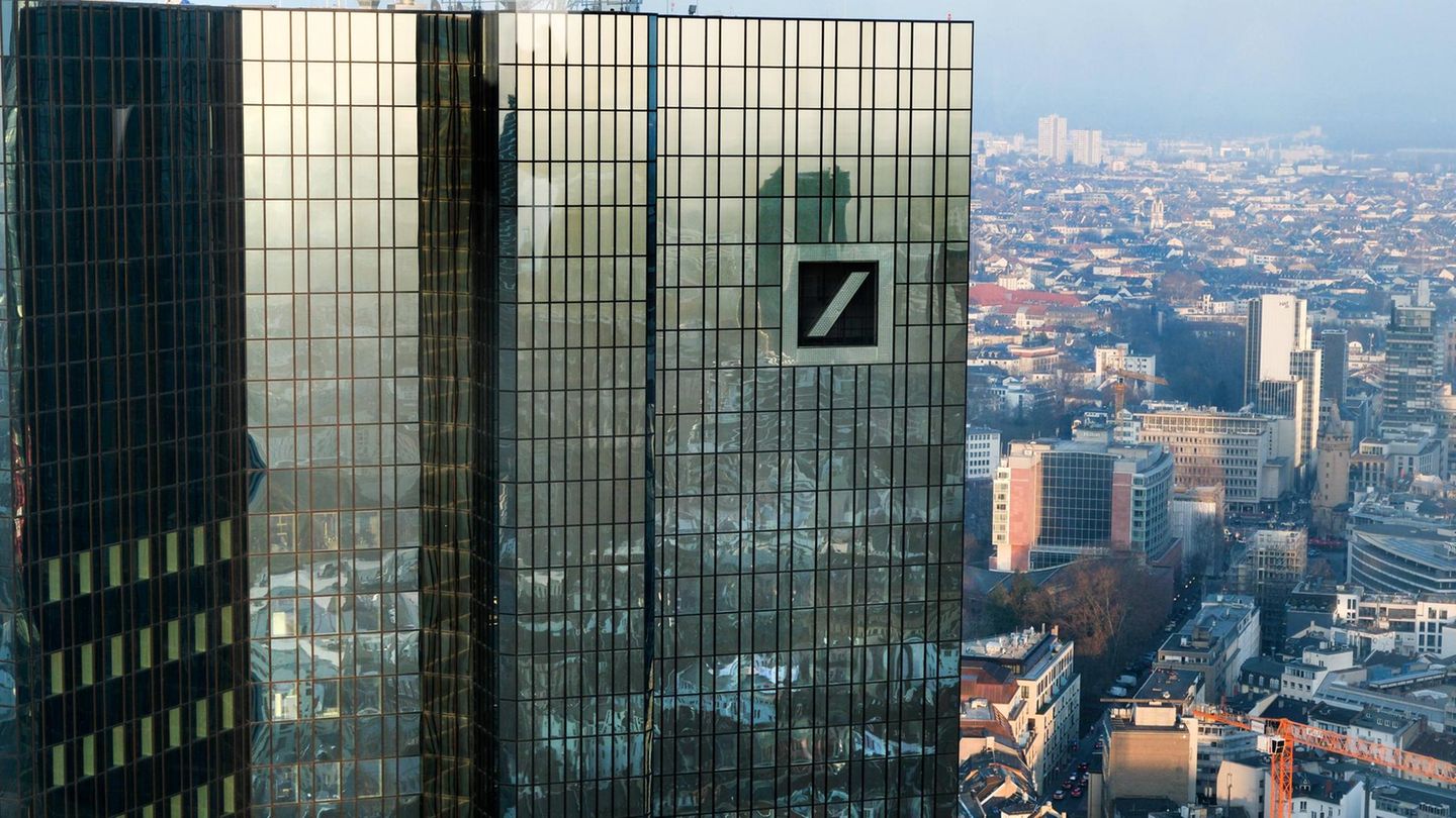 -ber-40-Konten-Deutsche-Bank-gibt-Fehler-im-Umgang-mit-Epstein-zu