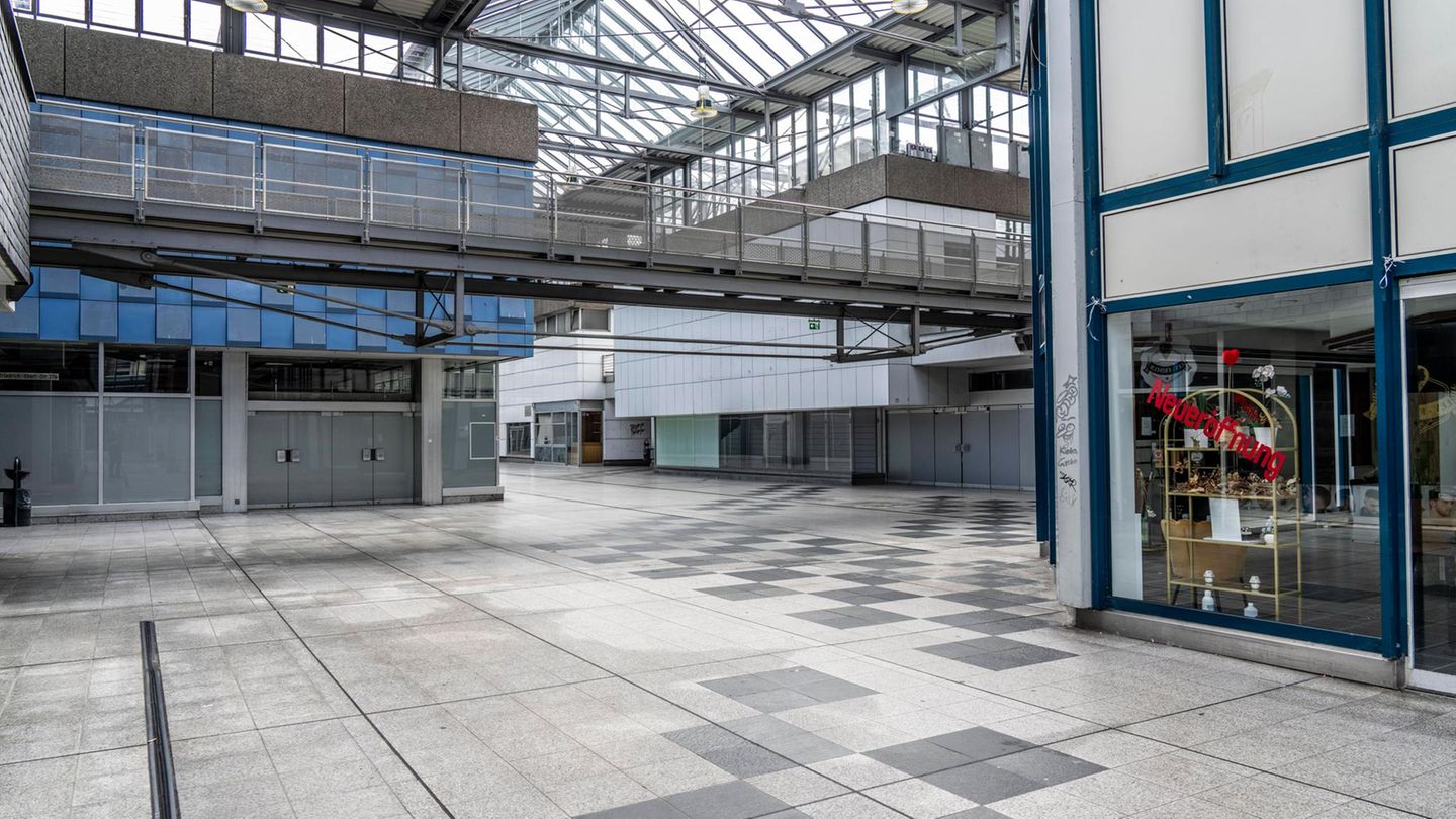 Mode-Lieber-Urlaub-statt-neuer-Jacke-Warum-die-Modebranche-in-der-Krise-steckt