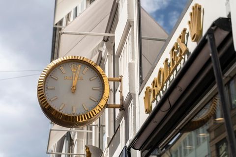 Rolex erzielte nach Schätzungen 2025 mehr Umsatz mit Luxusuhren als die nächsten fünf Konkurrenten zusammen.