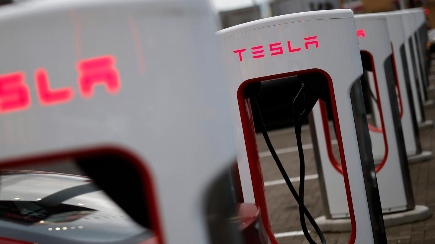 Geldanlage: Tesla fliegt aus Depots – Das sind die Aktienfavoriten der Deutschen | Capital+