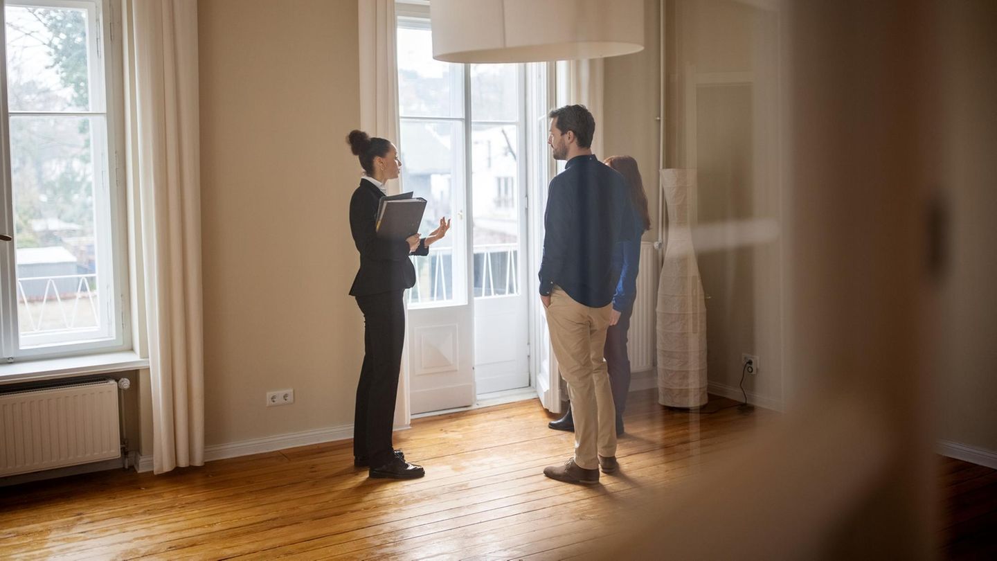 Makler, Notar, Steuern: Hohe Kaufnebenkosten? So senken Immobilienkäufer sie | Capital+