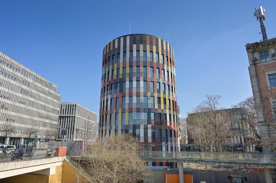 Bürogebäude in Holzmodulbauweise mit Konferenzräumen Bürogebäude in Holzmodulbauweise mit Konferenzräumen