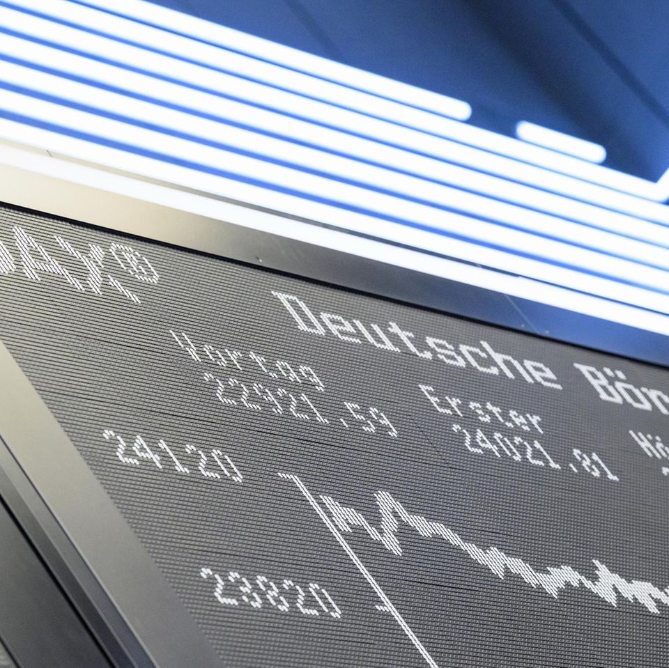 Inflation: Anleihen überholen Dax: Warum das trotzdem kein Grund für den Einstieg ist