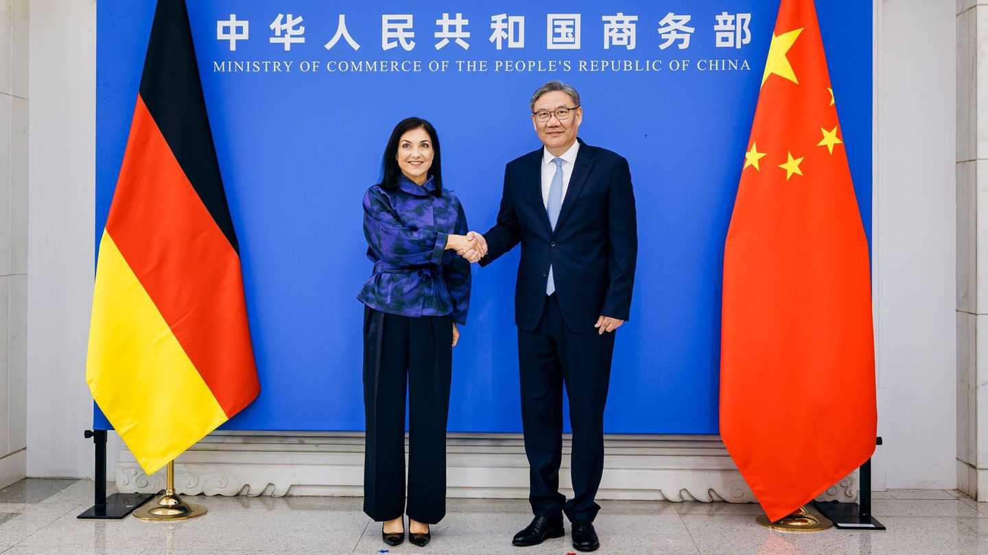 Wealthy in China: Friendly words, hard interests