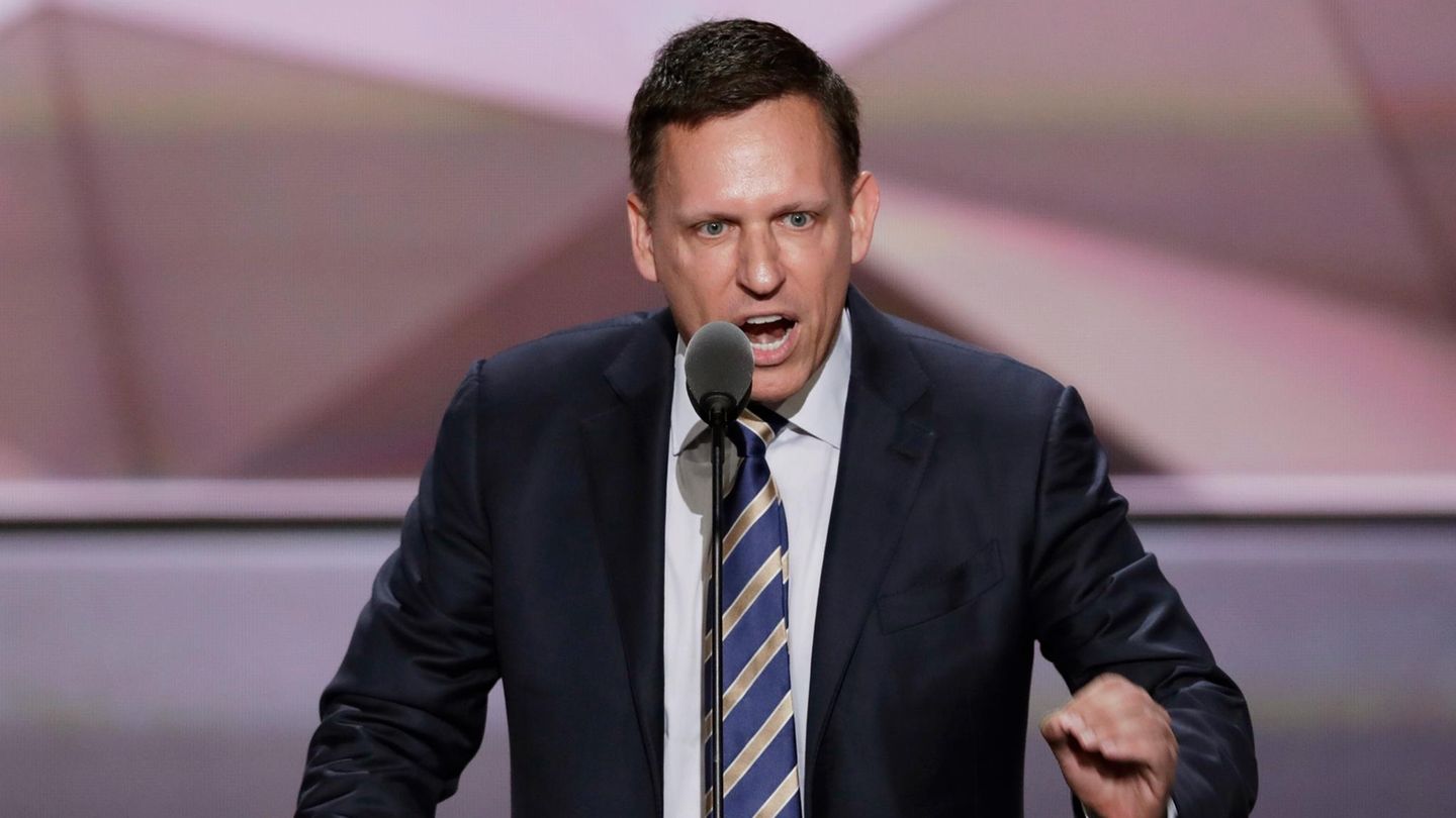What is Jens Spahn doing in Peter Thiel's secret dialogue community?