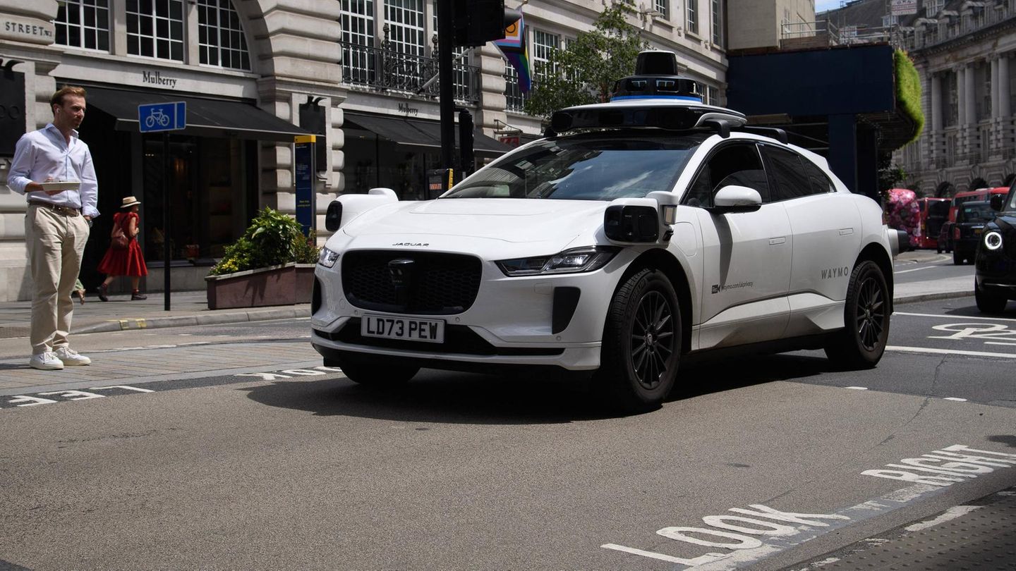 Test field London - | Robotaxis are rolling towards Europe