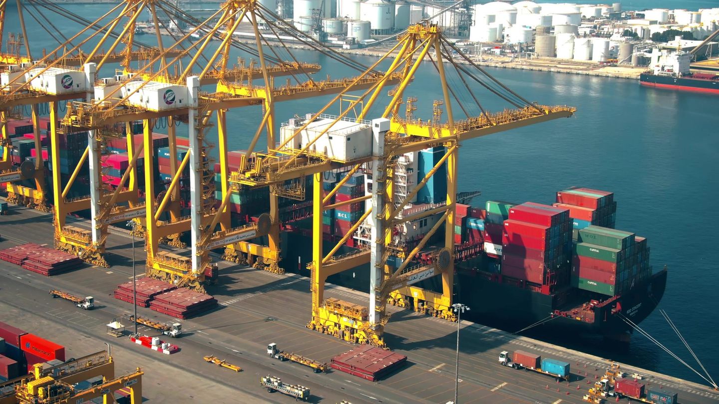 Bericht: Dubai plant zweiten Hafen als „Absicherung“ gegen Iran