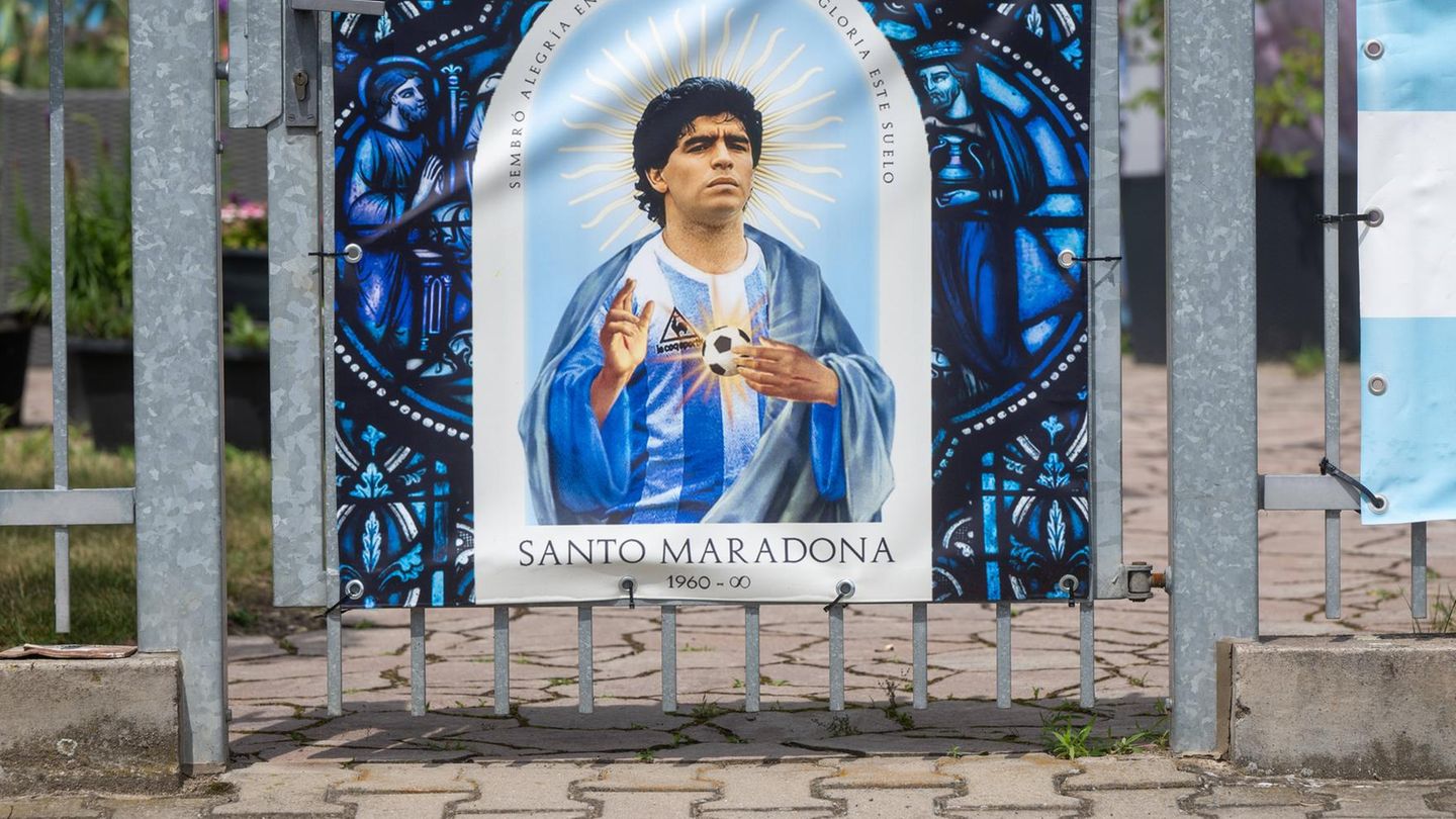 Zinsen: Warum die US-Notenbank Fed auf Diego Maradona wettet | Capital+