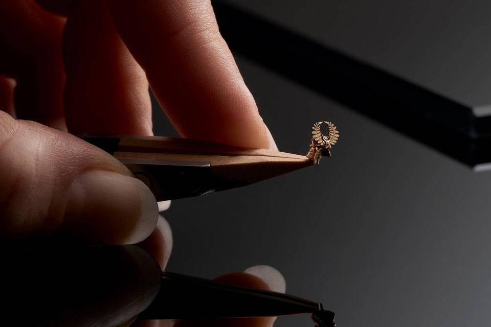 Den Helm des Samurai-Kommandanten Honda Tadakatsu schmückte ein Hirschgeweih, und auch die Miniatur-Nachbildung kommt gehörnt daher