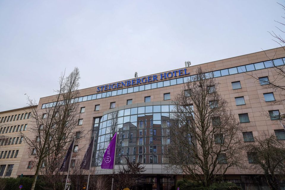 Auch Häuser wie das Steigenberger Hotel in Dortmund waren indirekt von der Krise der Revo Hospitality betroffen, denn die insolvente Gruppe trat hier teils als Franchisenehmer auf. Durch Kündigung der Verträge und Nachfolgebetreiber ist der Fortbestand jedoch gesichert