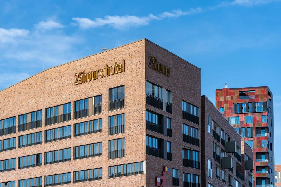 Erfolg durch Persönlichkeit: Die zu Accor gehörende Hotelkette 25hours (hier das 25hours Altes Hafenamt in der Hamburger HafenCity) hat vom Start weg auf ein betont junges und an den jeweiligen Standort angepasstes Konzept gesetzt