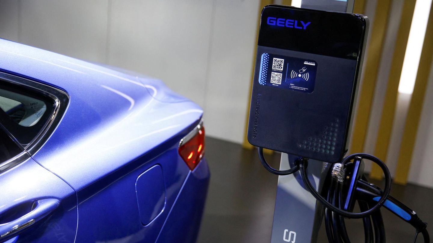 Wie ein Tankstopp: Wer gewinnt den Wettlauf um das ultraschnelle Laden von E-Autos?