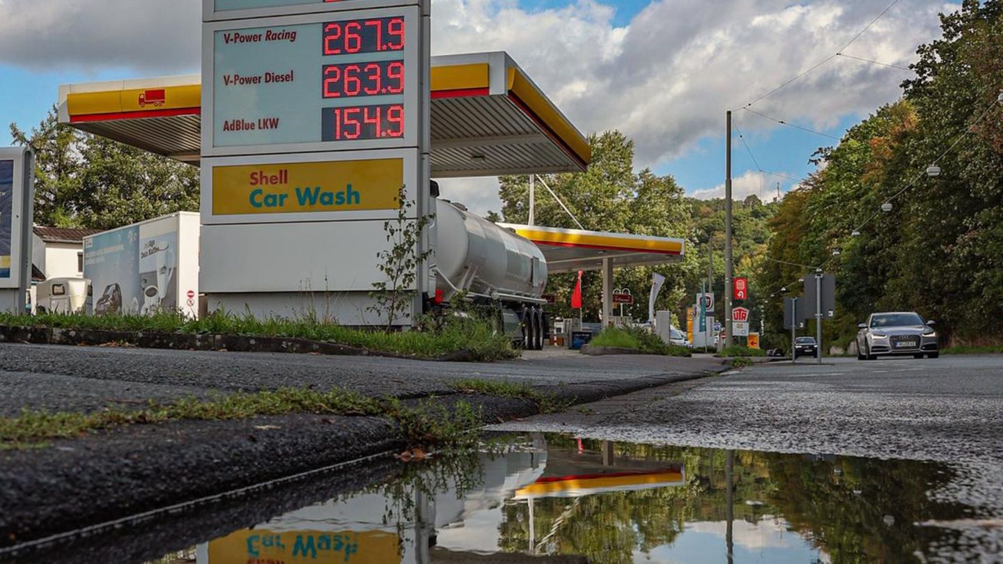 12-Uhr-Regel: Dürfen die Tankstellen bald wieder frei am Spritpreis drehen?
