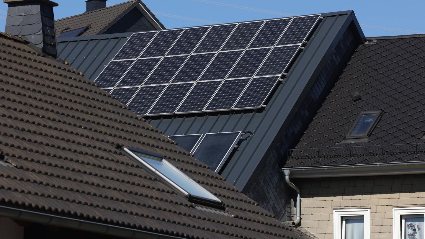 Solaranlagen: Dach verpachten – das müssen Eigentümer dabei beachten | Capital+