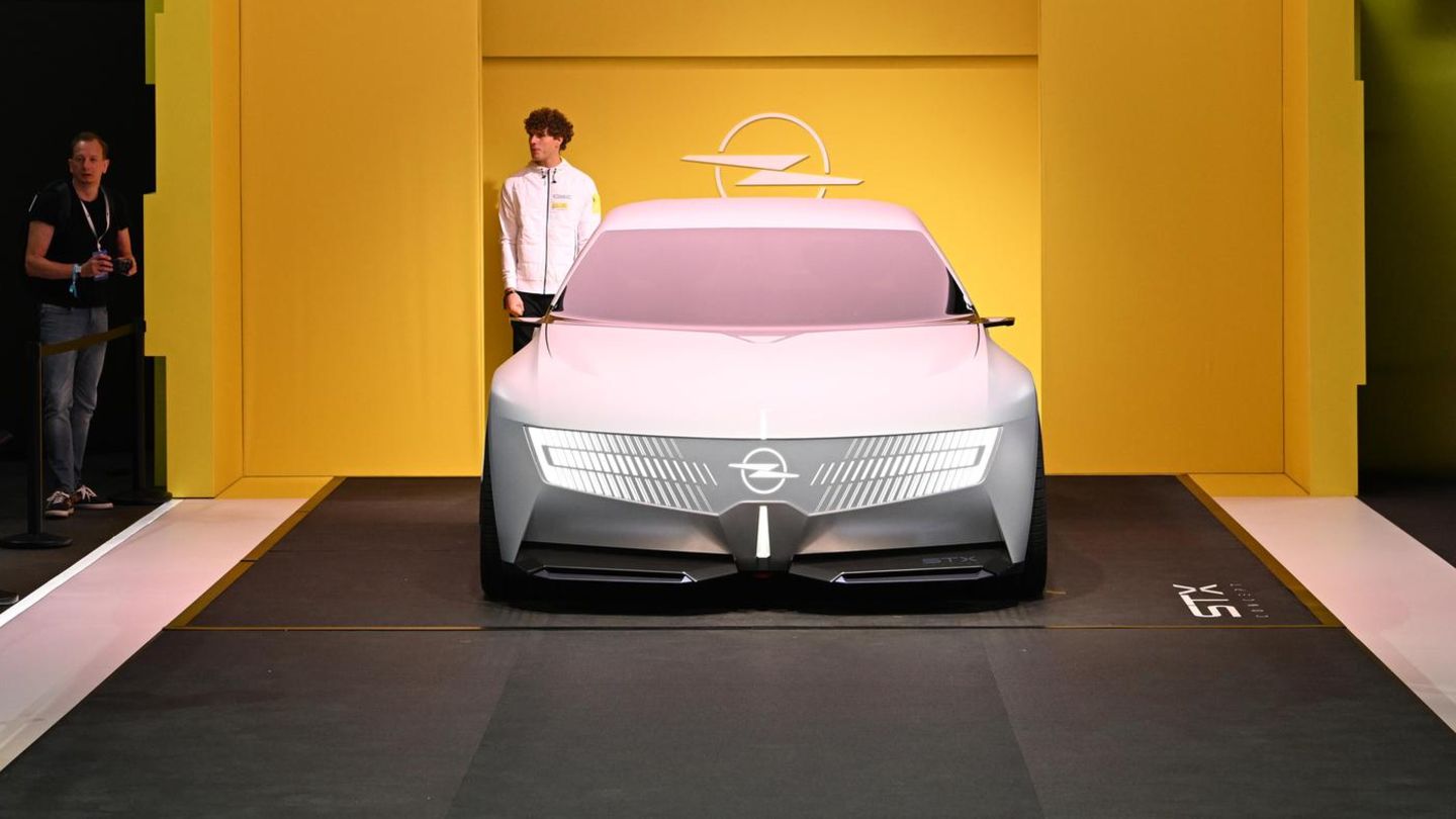 Pariser Automesse: Opel tritt aus dem Schatten von Mutterkonzern Stellantis | Capital+