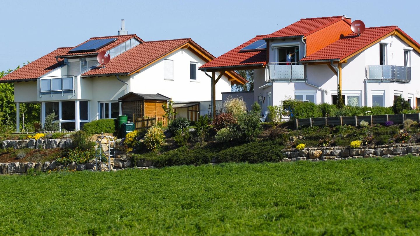 Hausverkauf: Sie haben ein Eigenheim? So können Sie den Immobilienwert bestimmen | Capital+