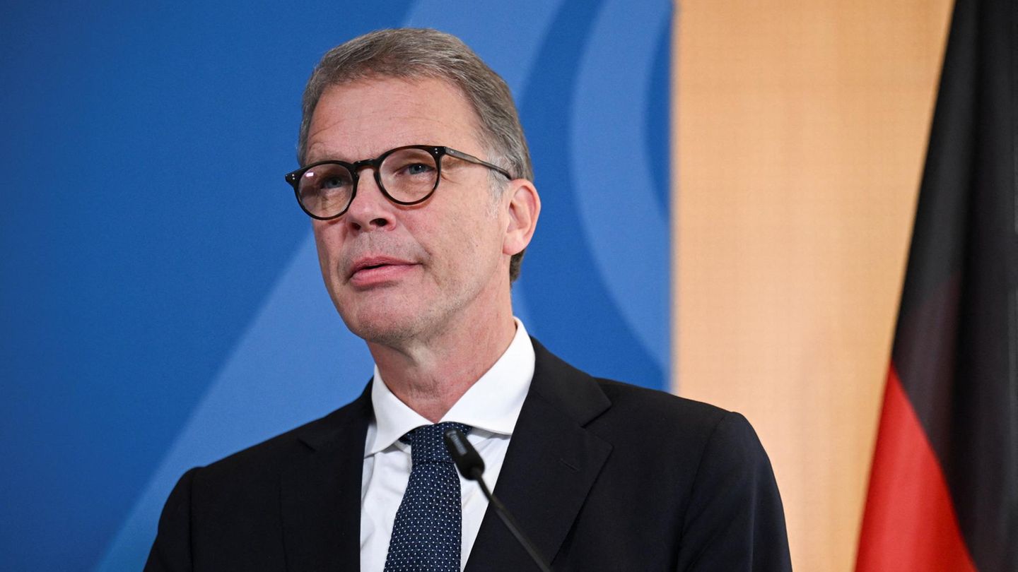 Wechselgerüchte: Buhlt die UBS um Deutsche-Bank-Chef Sewing?
