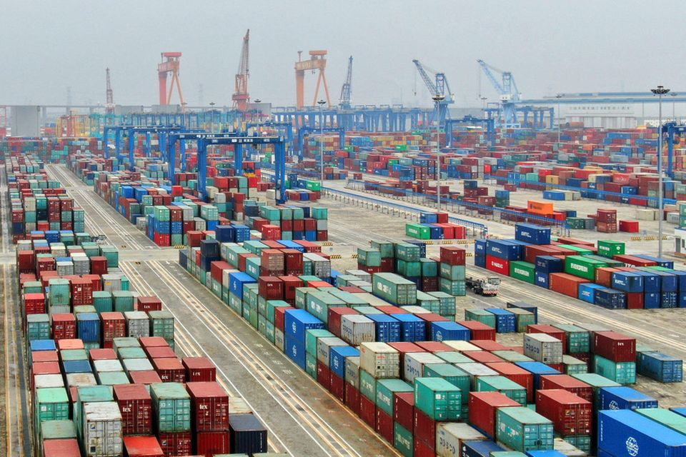 Container im Hafen von Tonghai