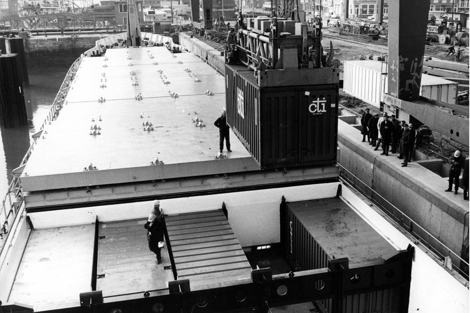 Auch im belgischen Zeebrugge legte 1968 das erste mit Containern beladene Schiff an