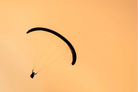 Symbolbild: Fallschirm